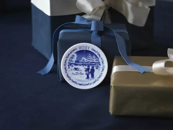 Royal Copenhagen Juleplakette 2021 - Fuglene Fodres - Billede 2
