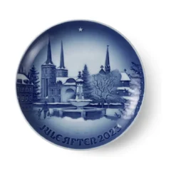 Royal Copenhagen Bing & Grøndahl Juleplatte 2023 - Jul I Roskilde